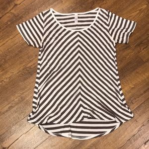 LuLaRoe Classic Tee - Medium